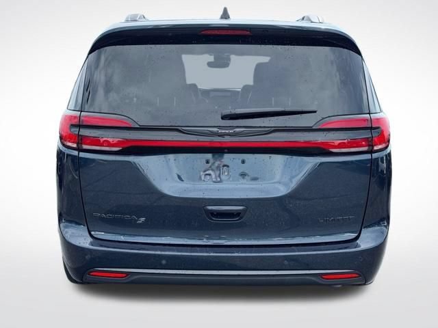 Used 2025 Chrysler Pacifica Limited FWD image 7