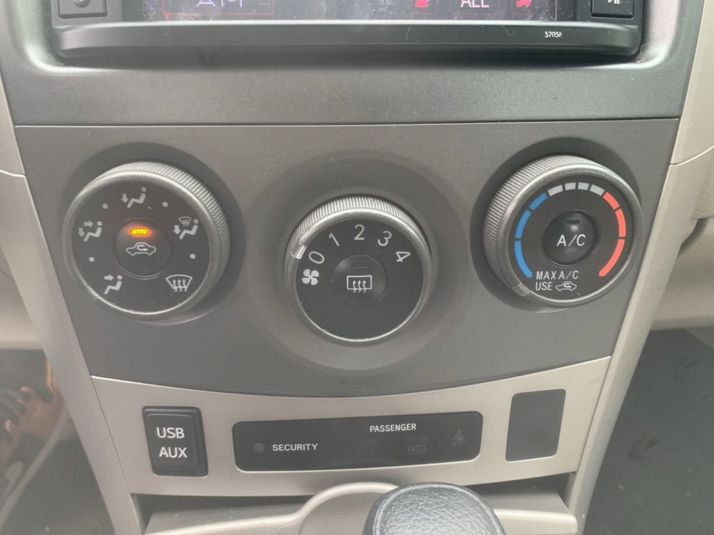 Used 2013 Toyota Corolla LE FWD image 15
