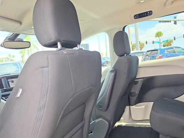 Used 2023 Chrysler Voyager LX FWD image 10