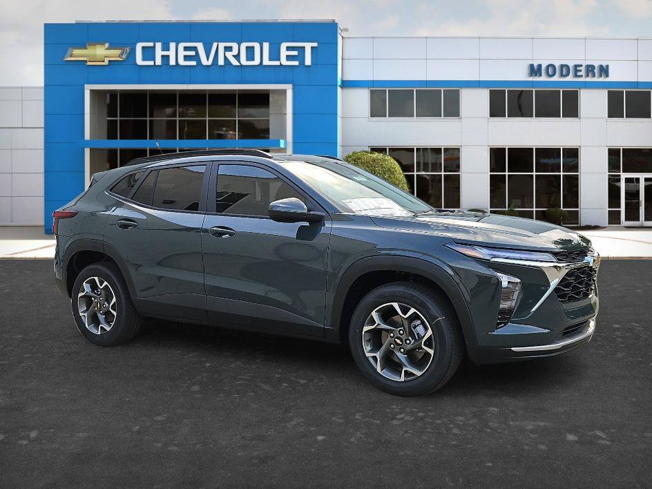 New 2026 Chevrolet Trax LT w/ Sunroof Package FWD image 6