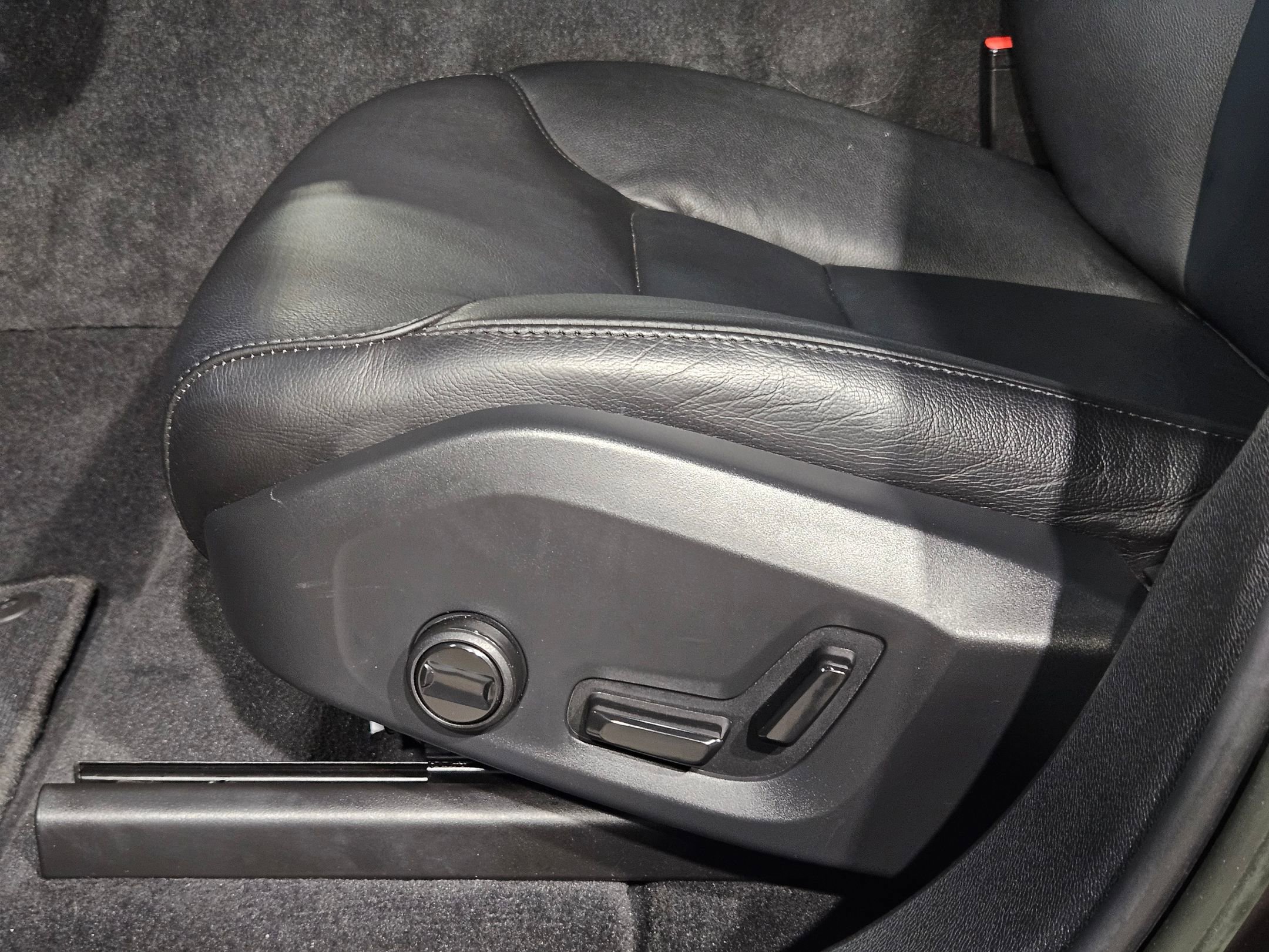 Used 2023 Volvo XC60 B5 Core image 23