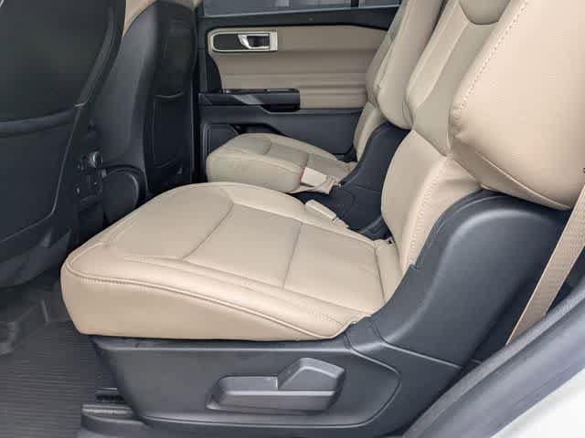 Used 2020 Ford Explorer XLT w/ Equipment Group 202A AWD/4WD image 17