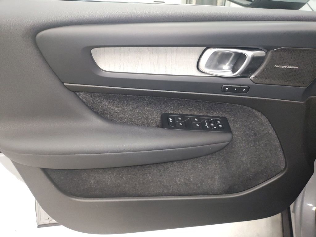 Used 2024 Volvo XC40 B5 Ultimate w/ Climate Package AWD/4WD image 26