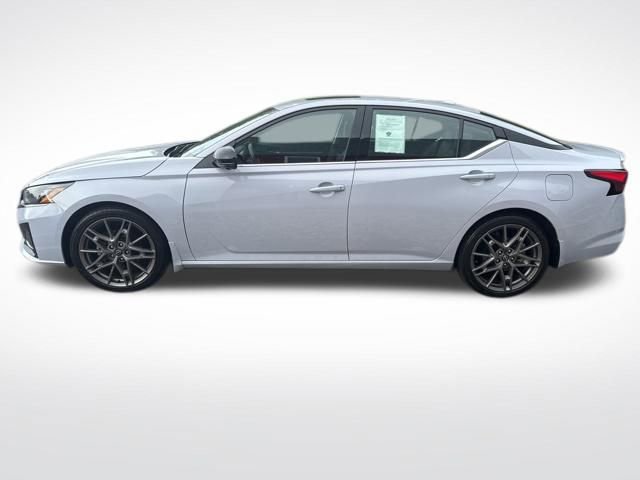 Used 2024 Nissan Altima 2.0 SR image 2