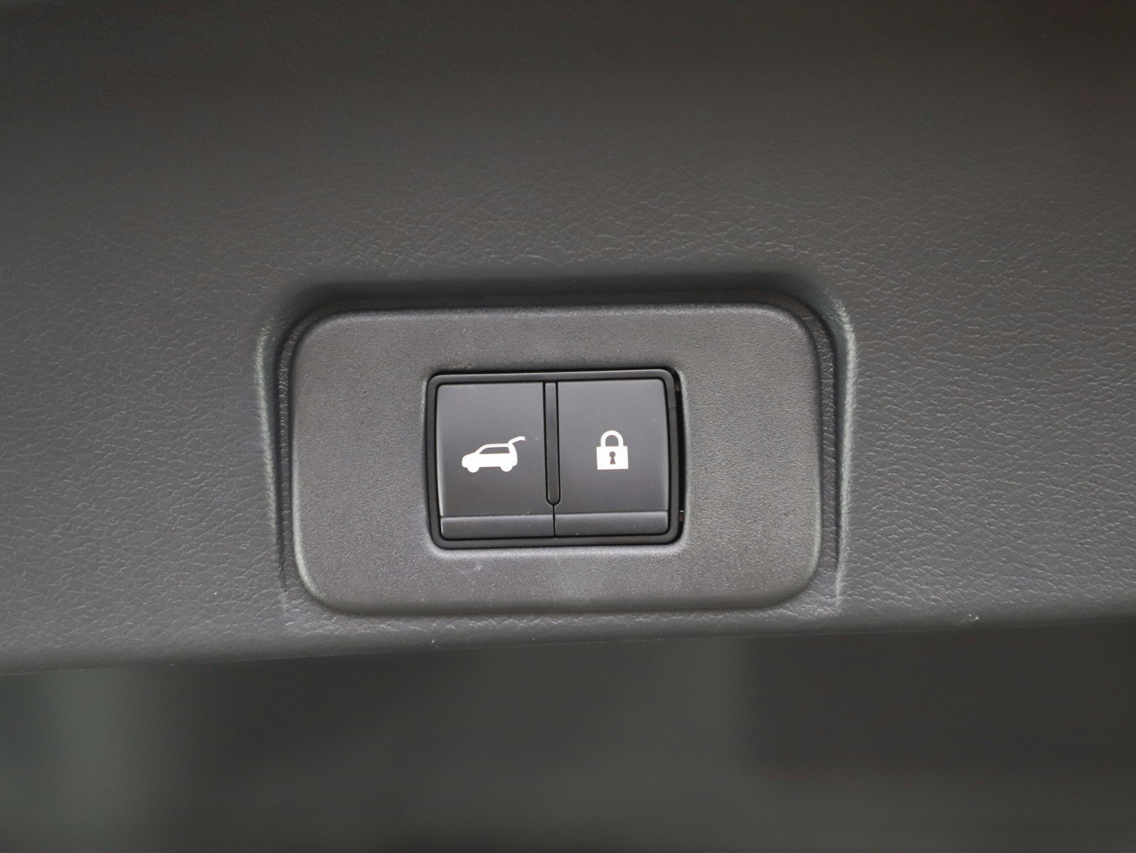 Used 2024 Nissan Rogue SV w/ SV Premium Package image 17