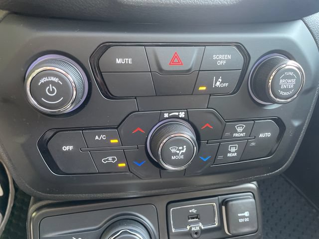 Used 2023 Jeep Renegade Latitude w/ Sun/Sound Group AWD/4WD image 32