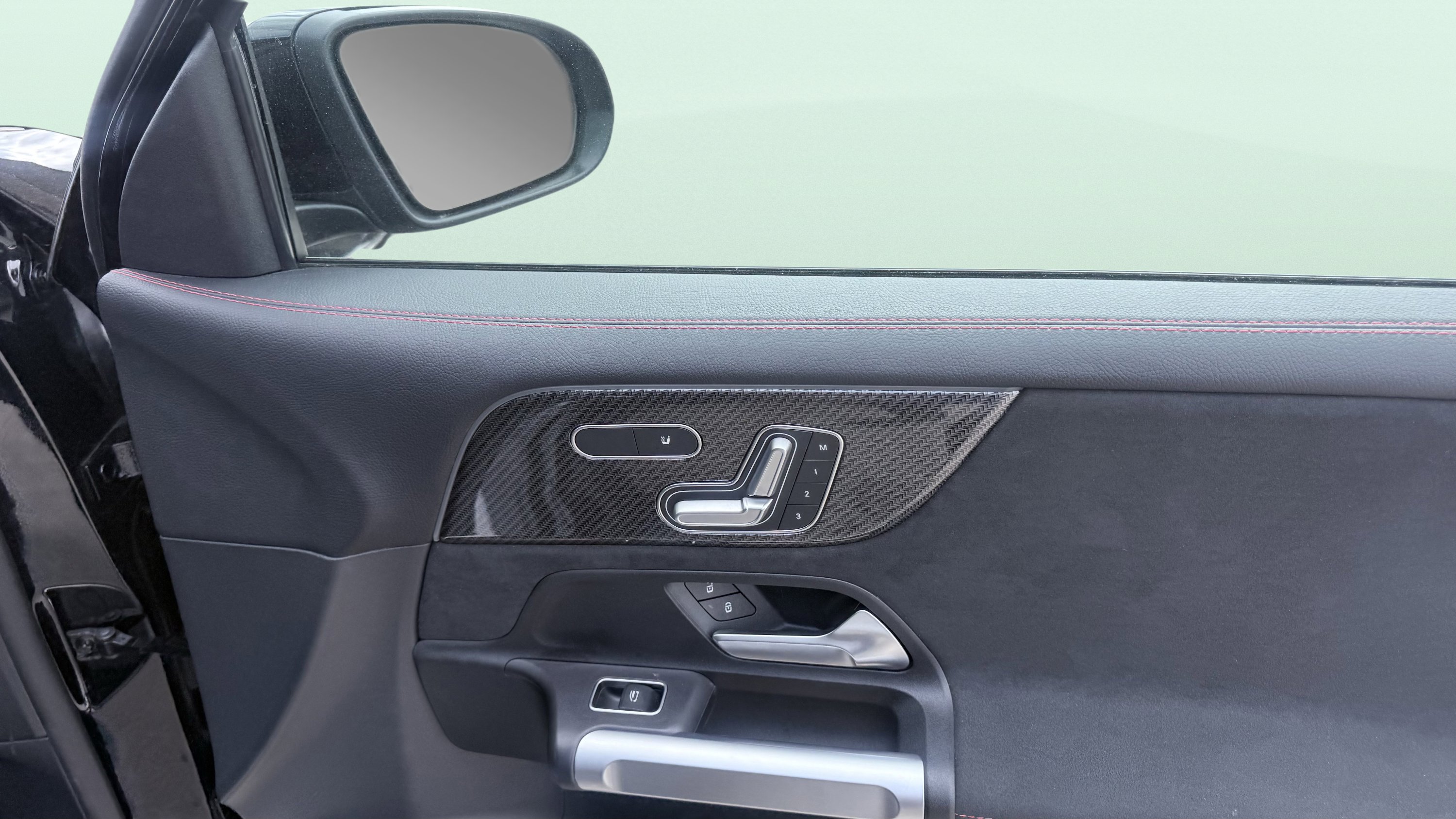 Used 2024 Mercedes-Benz GLB 250 image 43