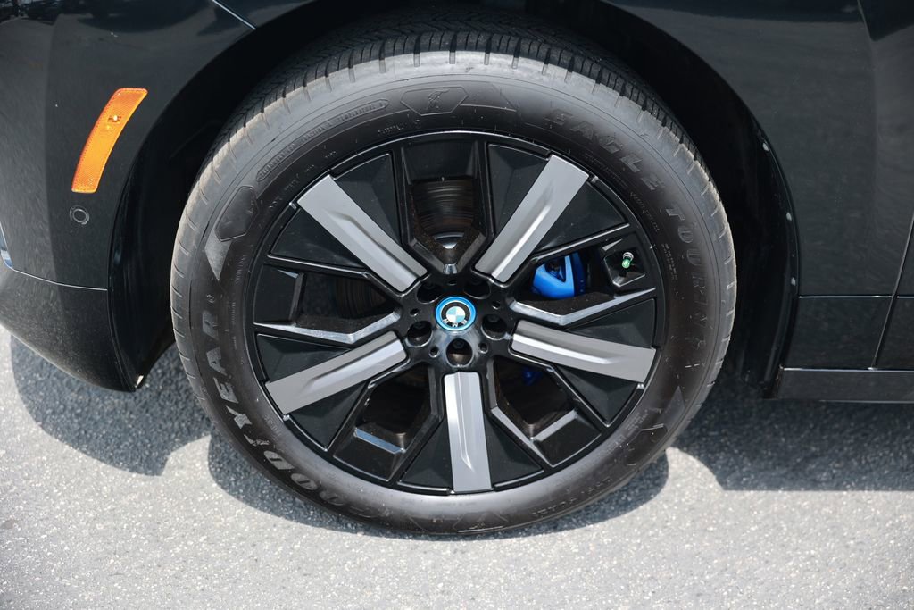 Used 2024 BMW iX xDrive50 w/ Sport Package AWD/4WD image 12
