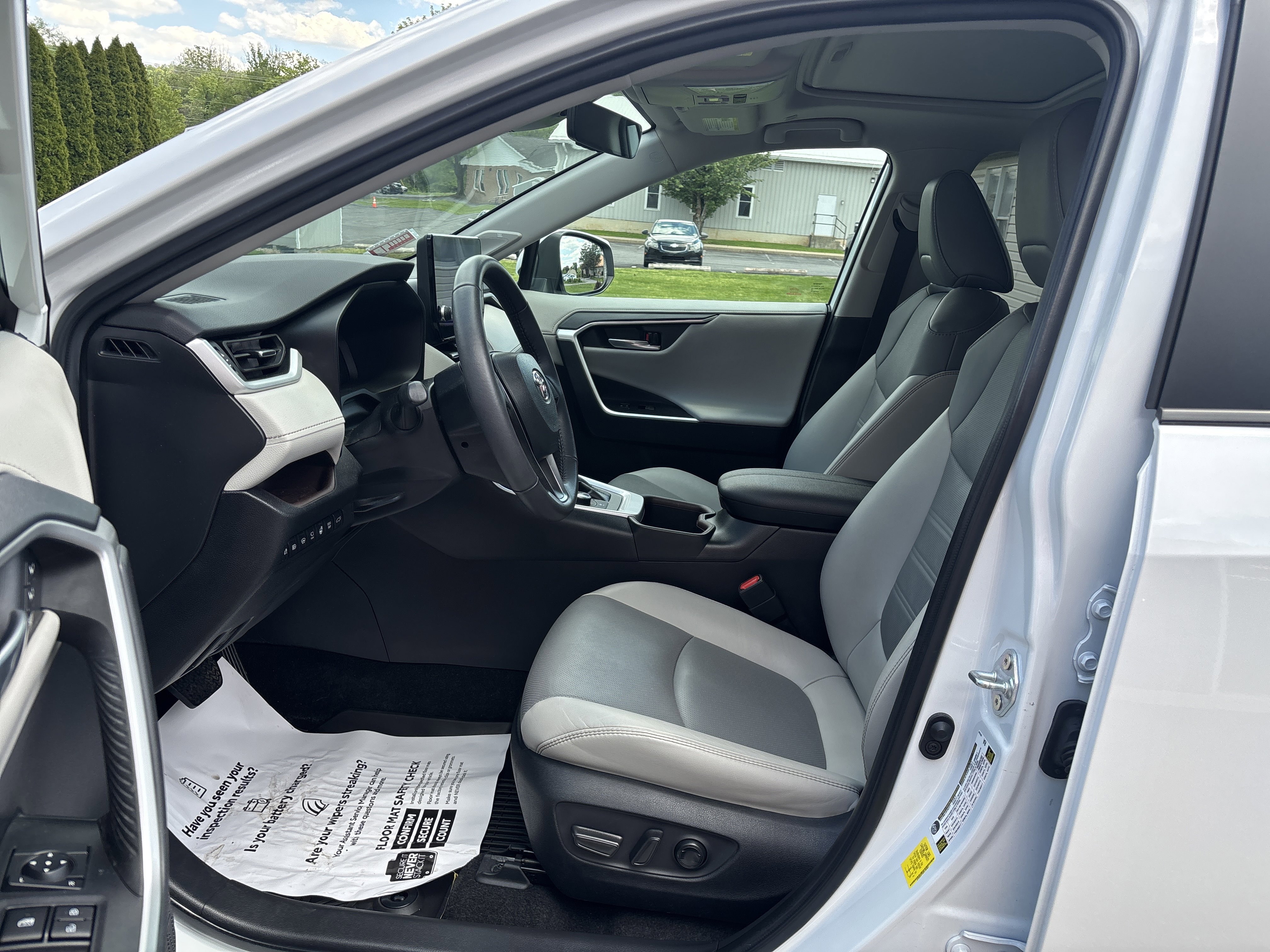 Used 2023 Toyota RAV4 Limited AWD/4WD image 13