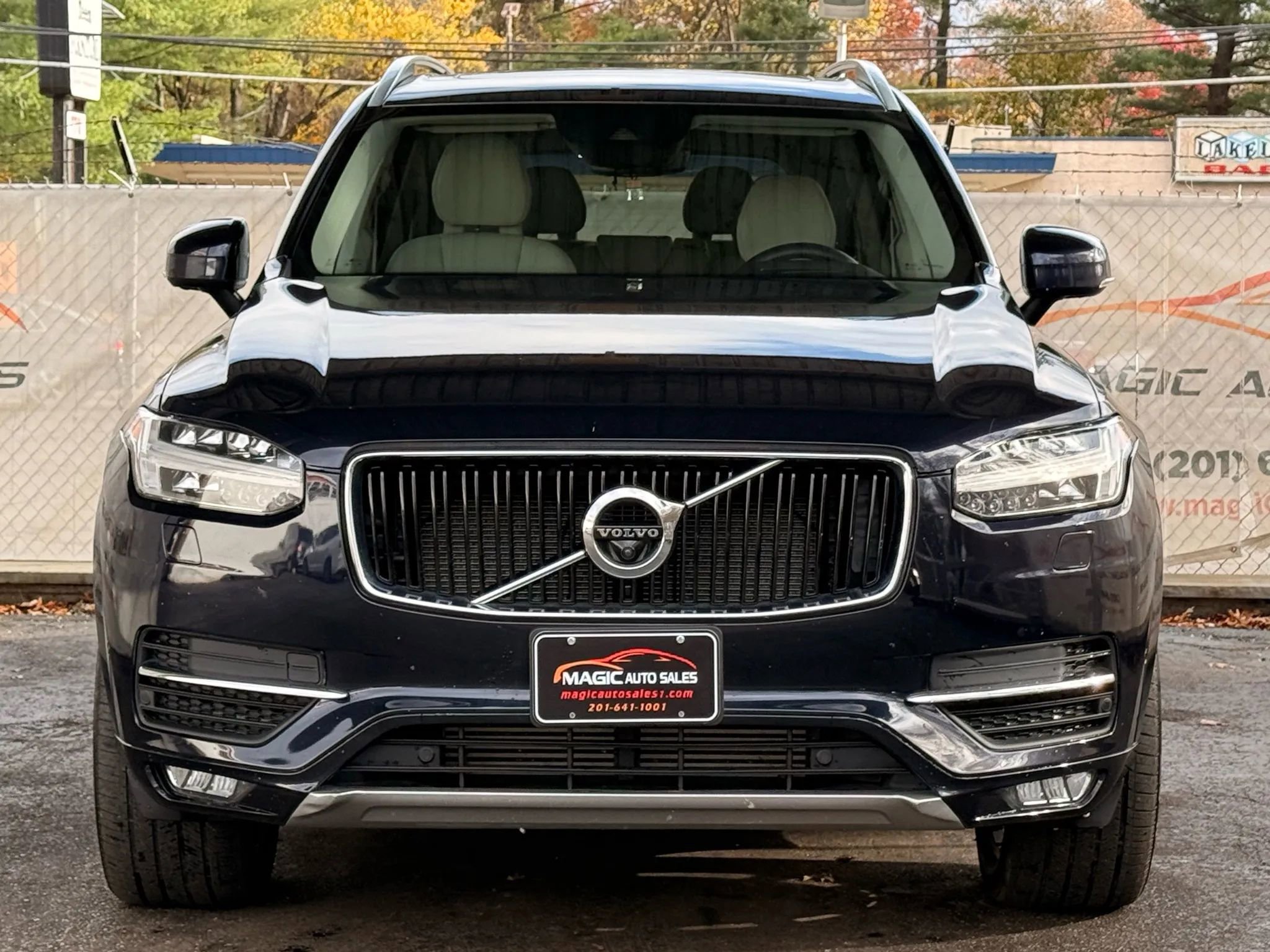Used 2017 Volvo XC90 T6 Momentum w/ Vision Package image 5