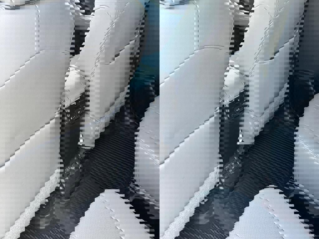 Used 2023 Toyota Highlander Limited image 16