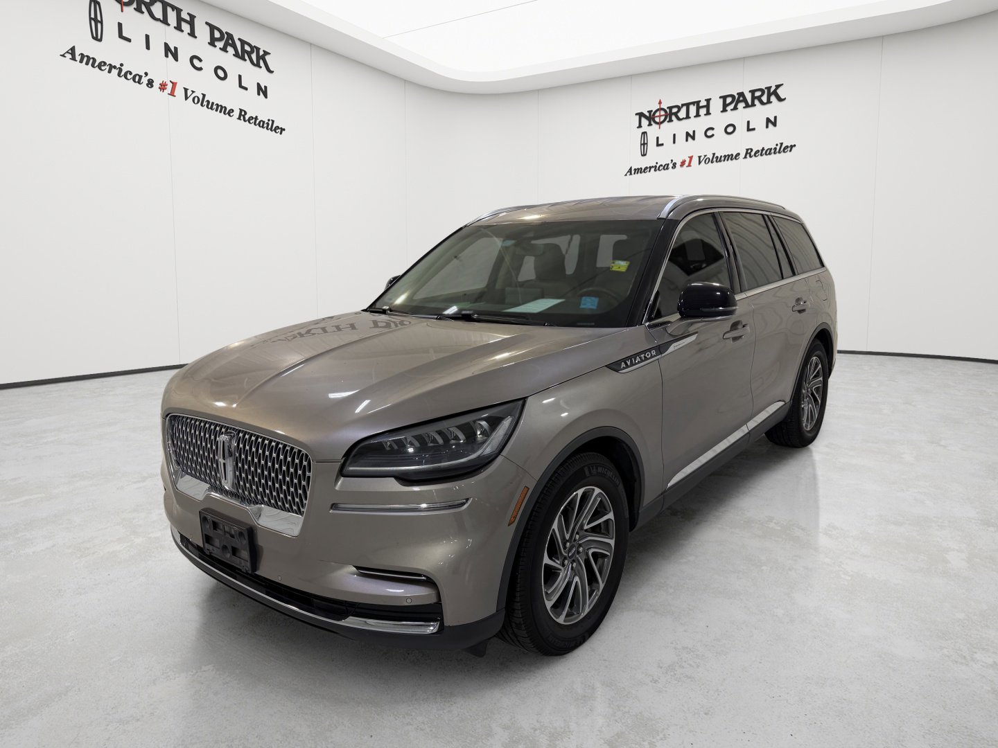 Used 2021 Lincoln Aviator 2WD image 1