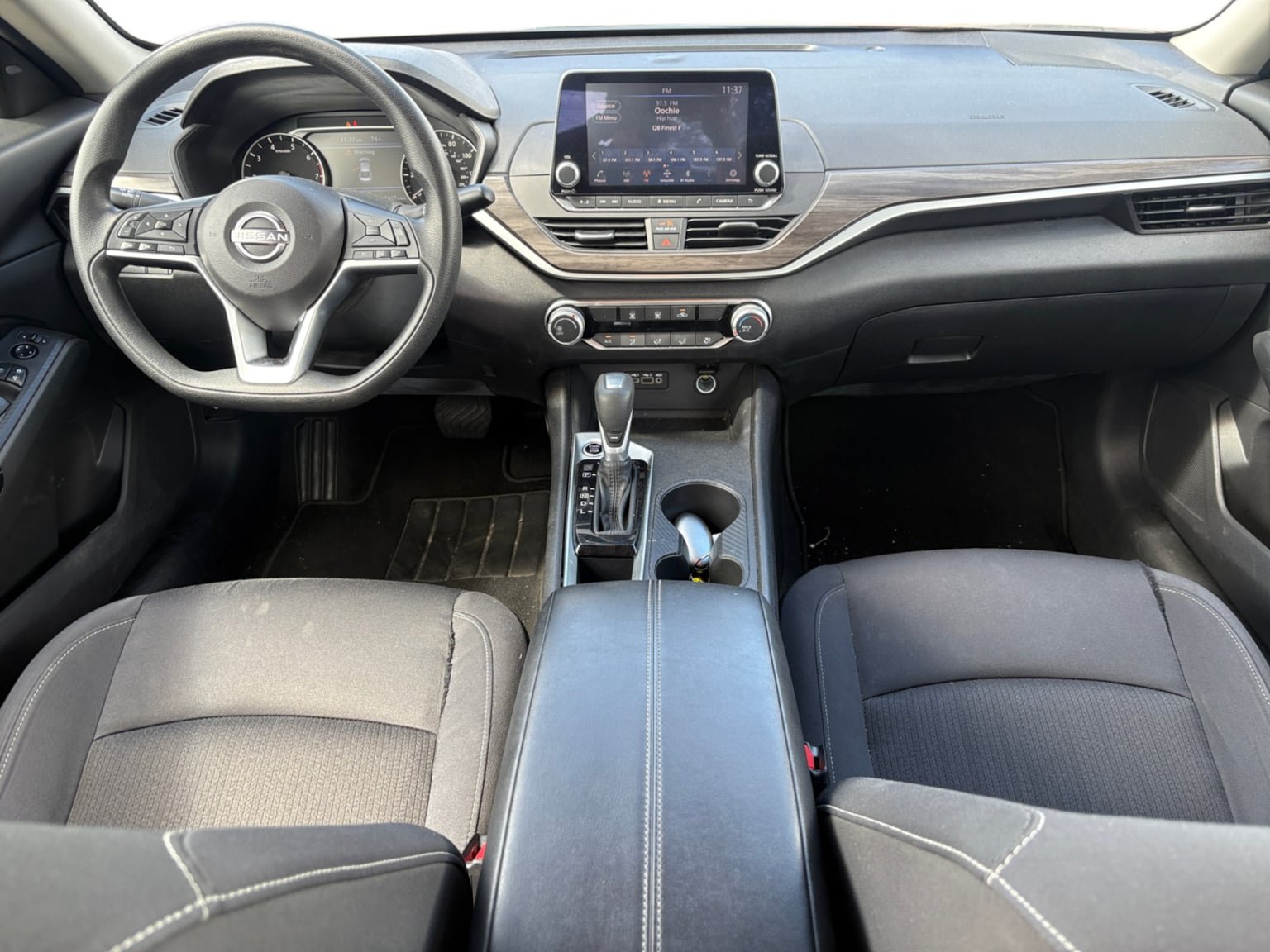 Used 2025 Nissan Altima 2.5 SV FWD image 12