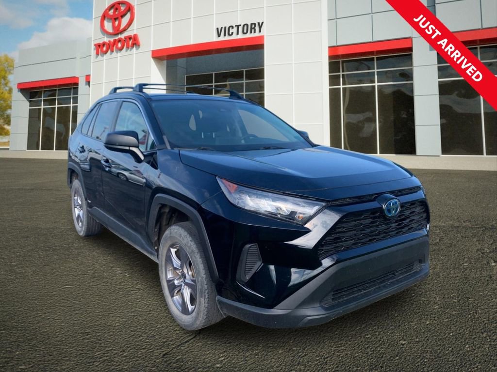 Used 2022 Toyota RAV4 LE AWD/4WD image 1
