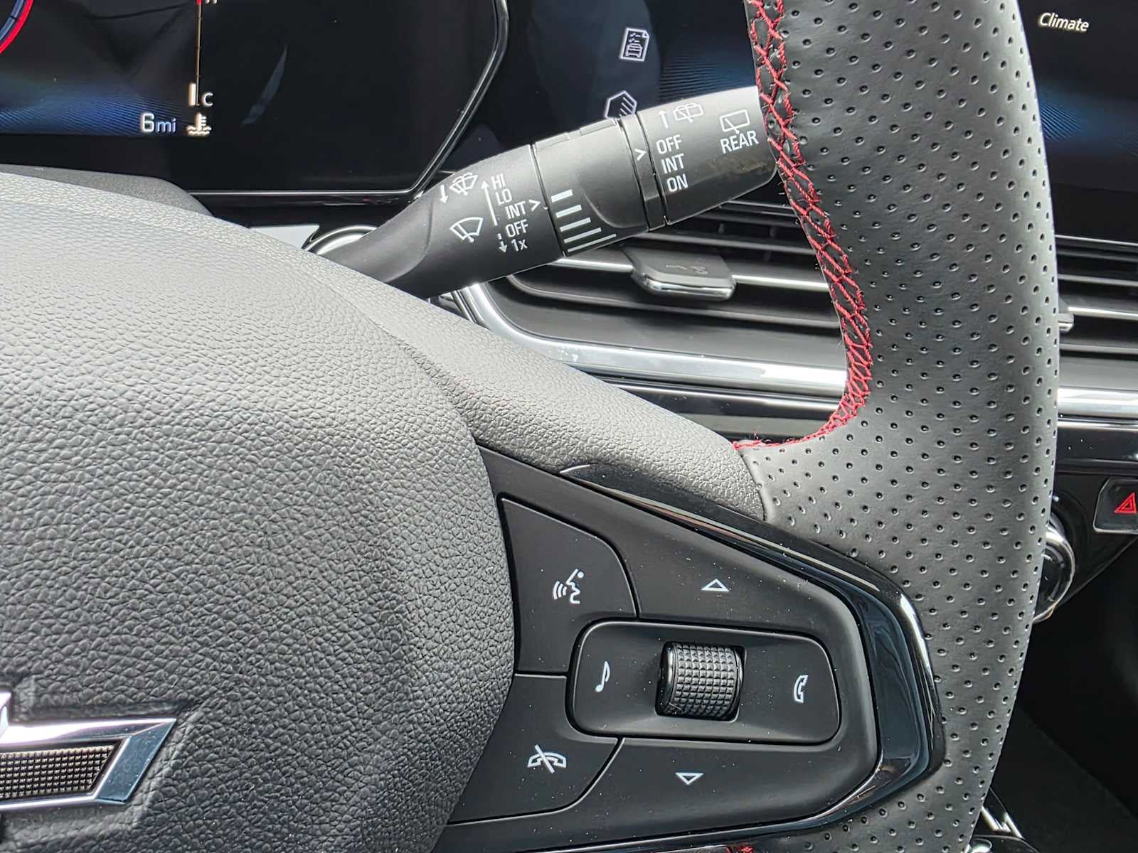 New 2026 Chevrolet Trax RS w/ Sunroof Package FWD image 34