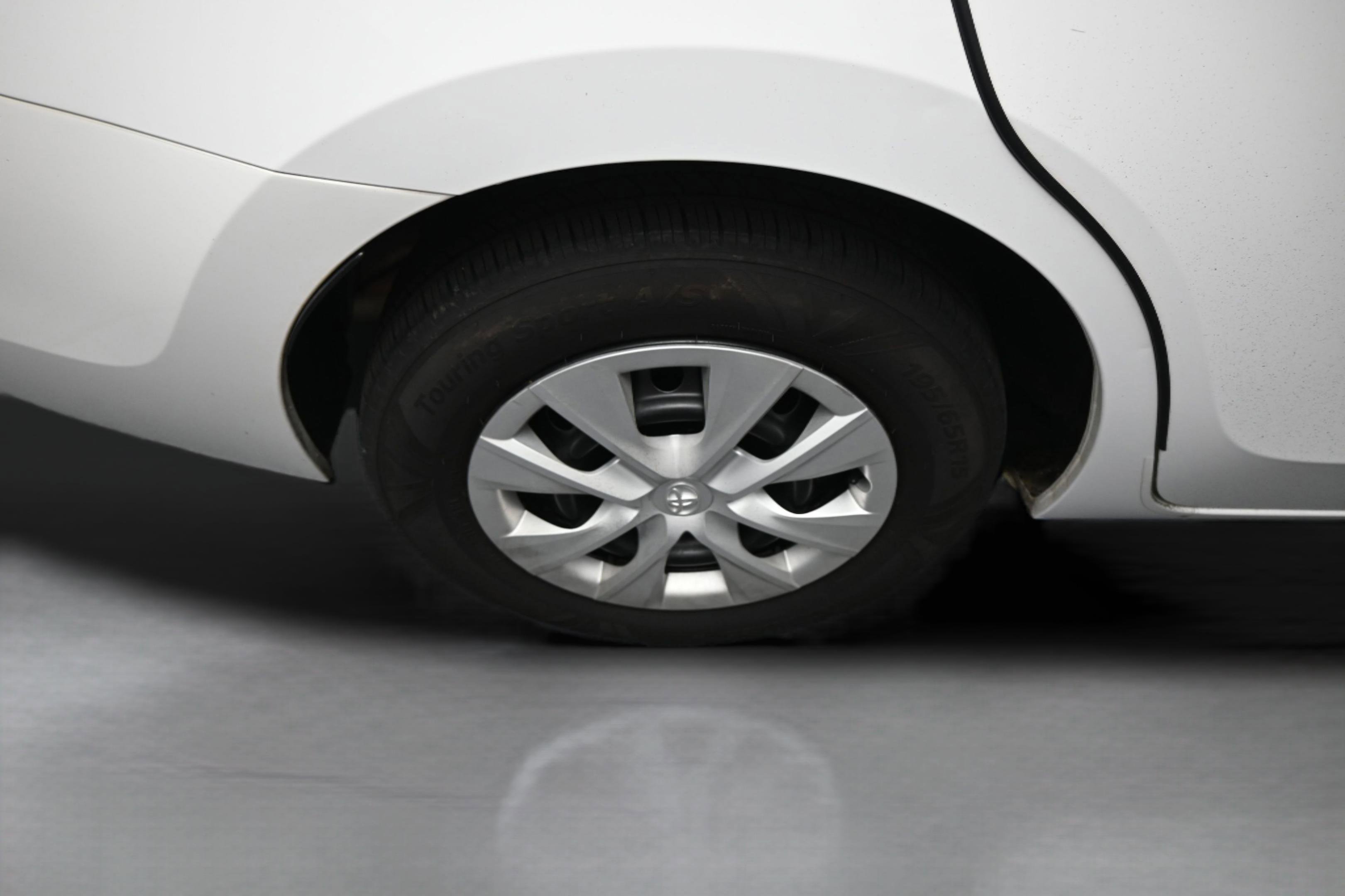 Used 2016 Toyota Corolla L FWD image 41