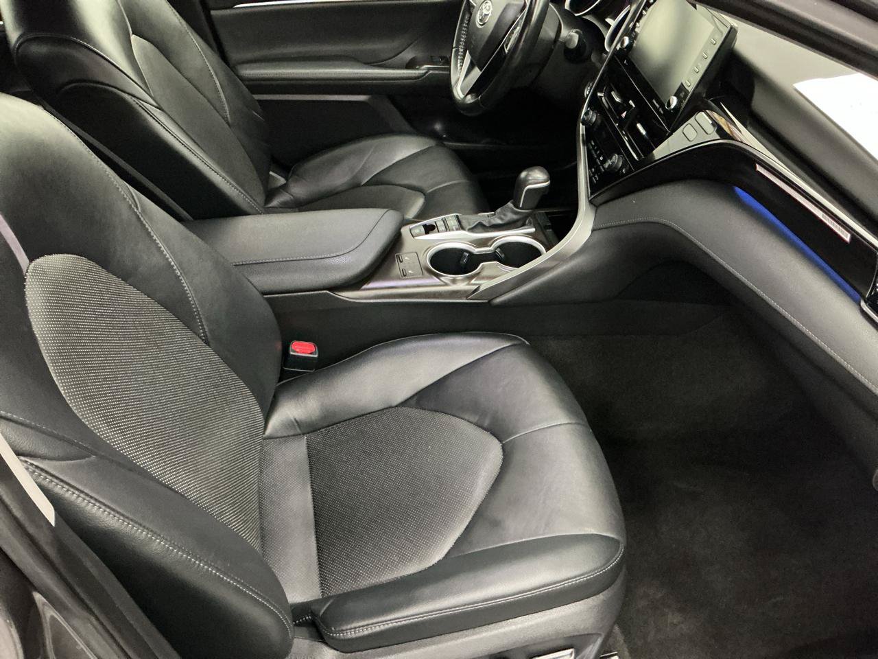 Used 2021 Toyota Camry XLE FWD image 12