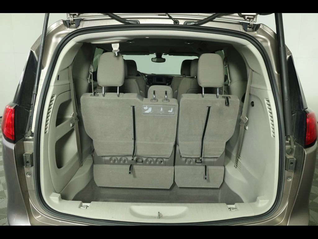 Used 2017 Chrysler Pacifica Touring Plus FWD image 7