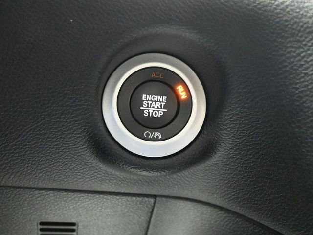 Used 2025 Chrysler Pacifica Select image 10