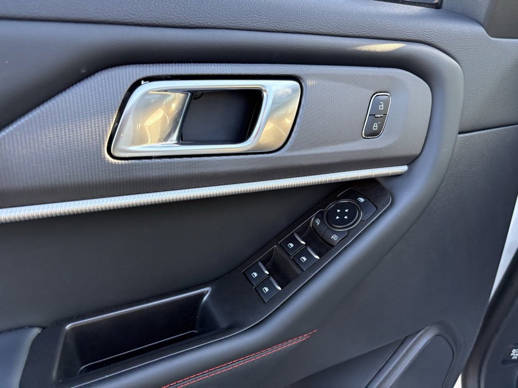 Used 2025 Ford Explorer ST-Line image 40