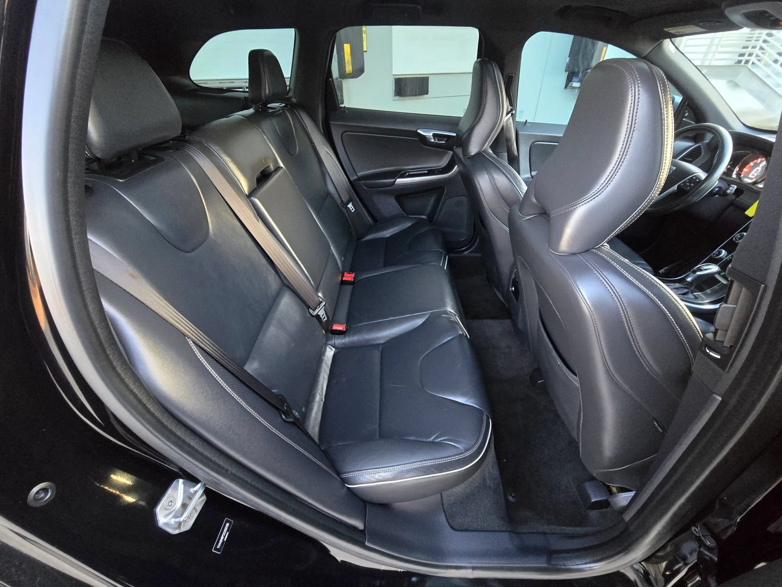 Used 2016 Volvo XC60 T6 R-Design AWD/4WD image 17
