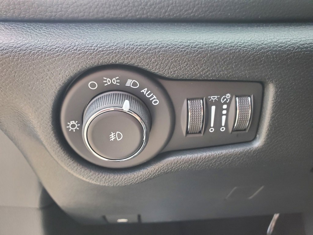 New 2026 Chrysler Pacifica Select image 32