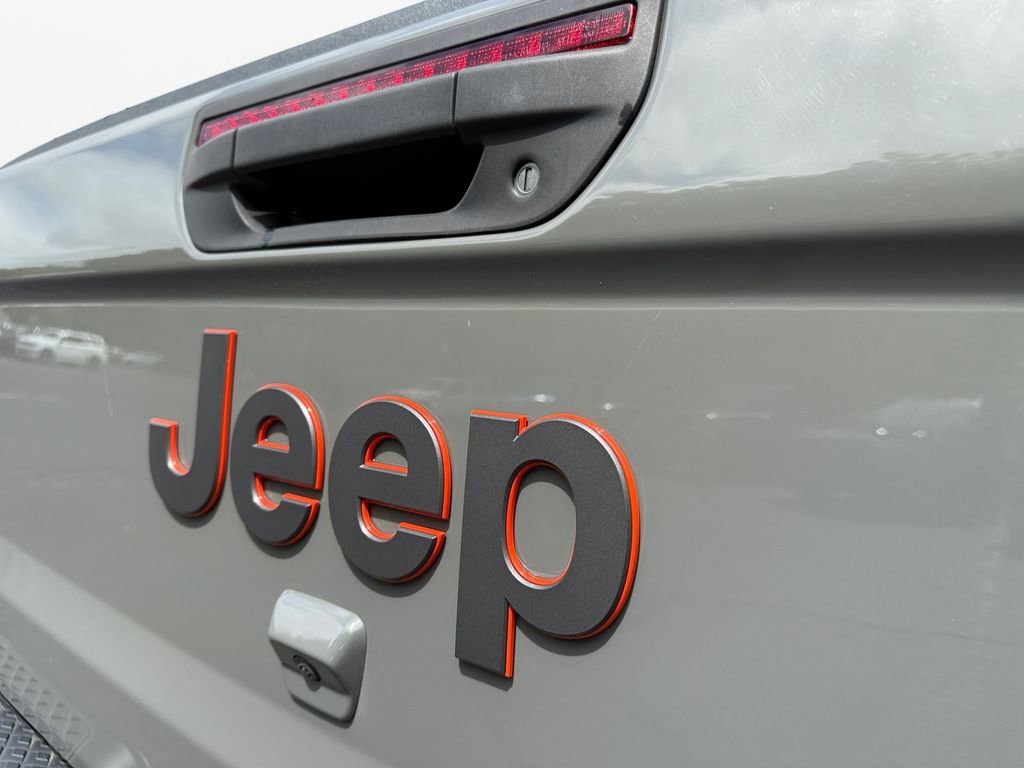 Certified 2022 Jeep Gladiator Mojave w/ LED Lighting Group AWD/4WD image 17