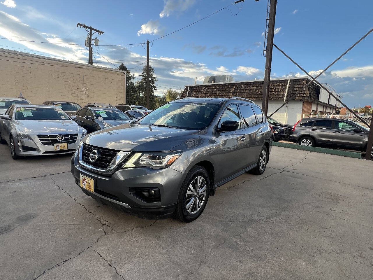 Used 2019 Nissan Pathfinder SV AWD/4WD image 3
