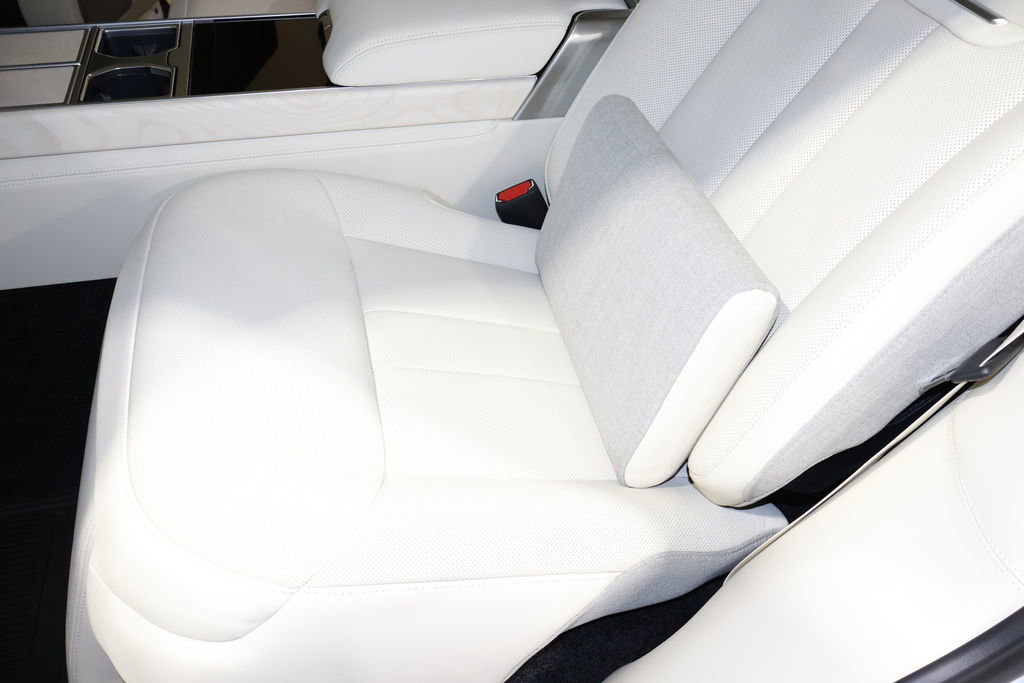 Used 2024 Land Rover Range Rover Long Wheelbase SE image 40