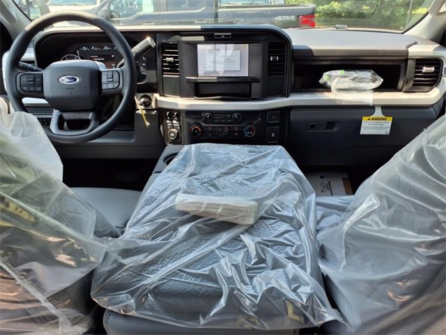 New 2025 Ford F550 4x4 Crew Cab image 9