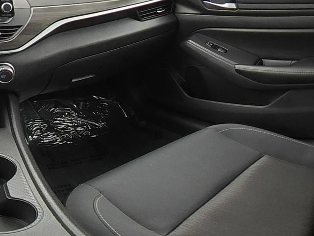 Used 2025 Nissan Altima 2.5 SV FWD image 24