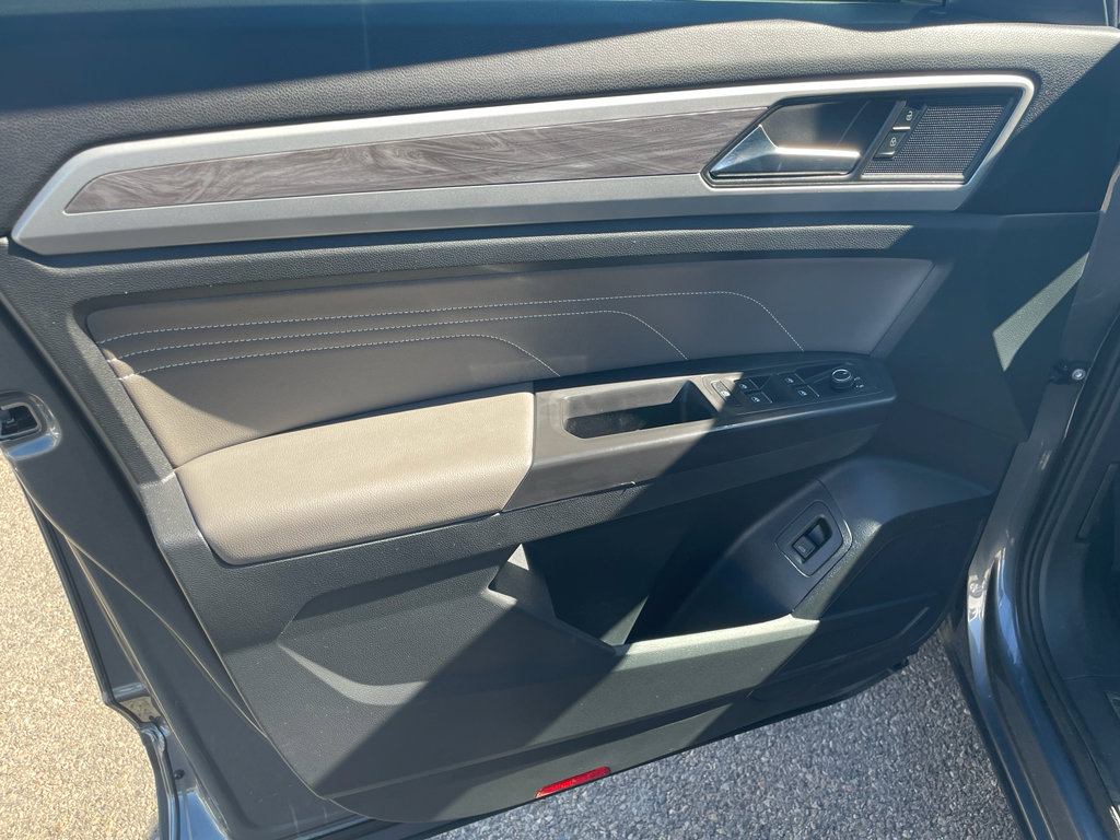 Used 2022 Volkswagen Atlas Cross Sport SE image 16