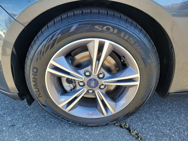 Certified 2018 Ford Focus SE w/ SE Appearance Package image 31