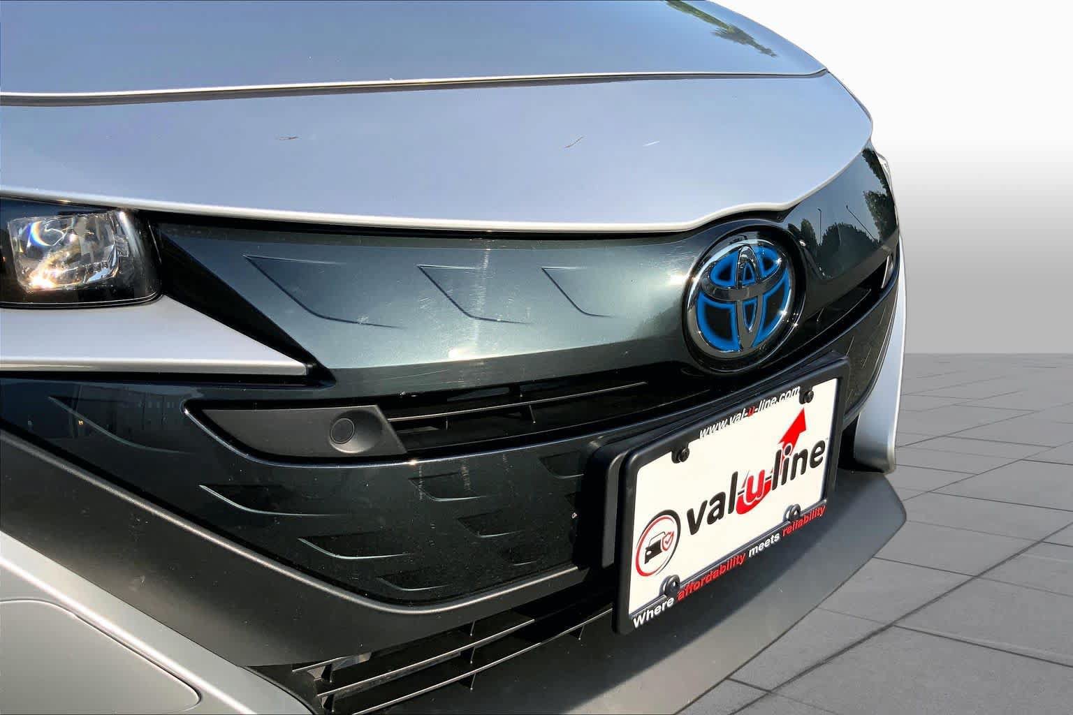 Used 2017 Toyota Prius Prime Advanced FWD image 30