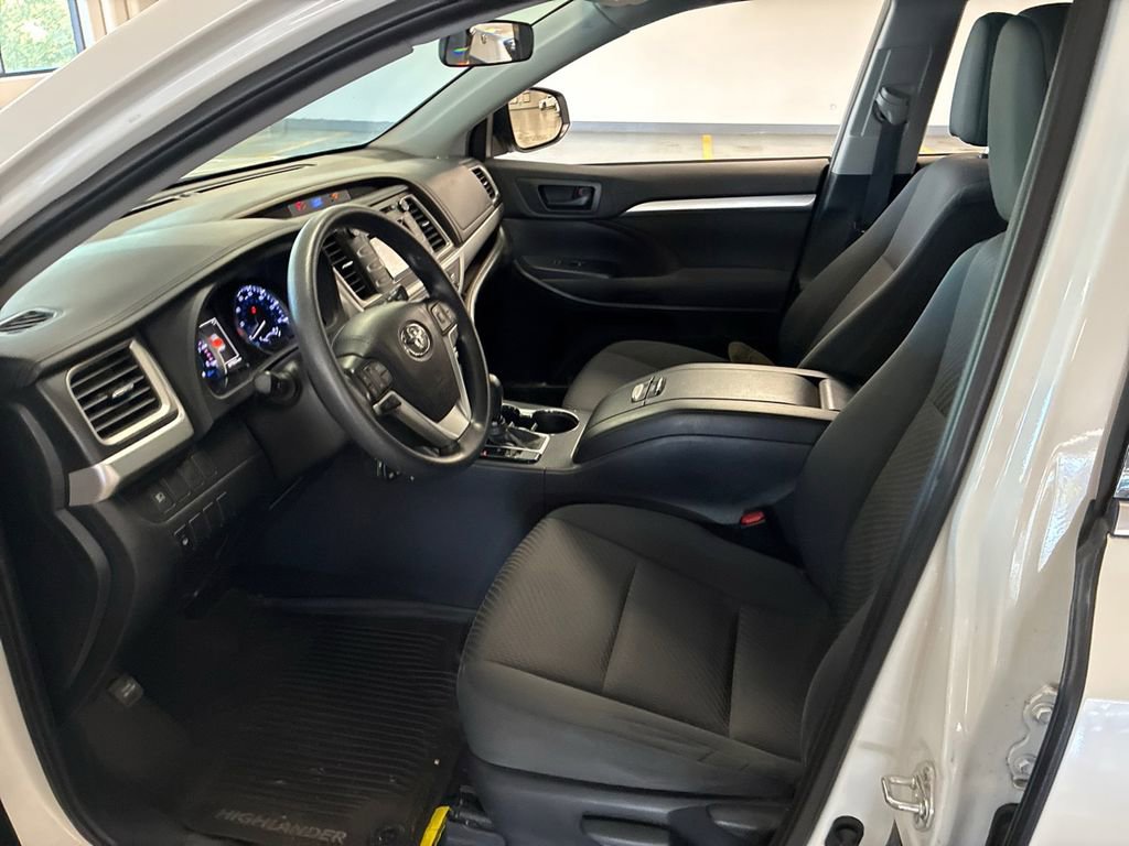 Used 2019 Toyota Highlander LE image 7