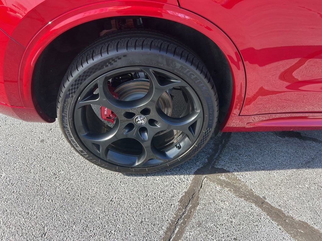 Used 2023 Alfa Romeo Stelvio Veloce AWD/4WD image 16