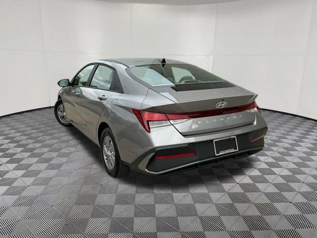 Certified 2024 Hyundai Elantra SE FWD image 10