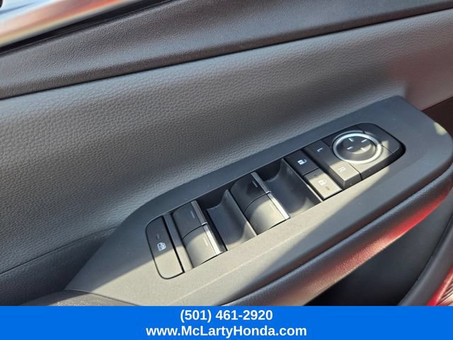 Used 2025 Toyota Prius XLE FWD image 30