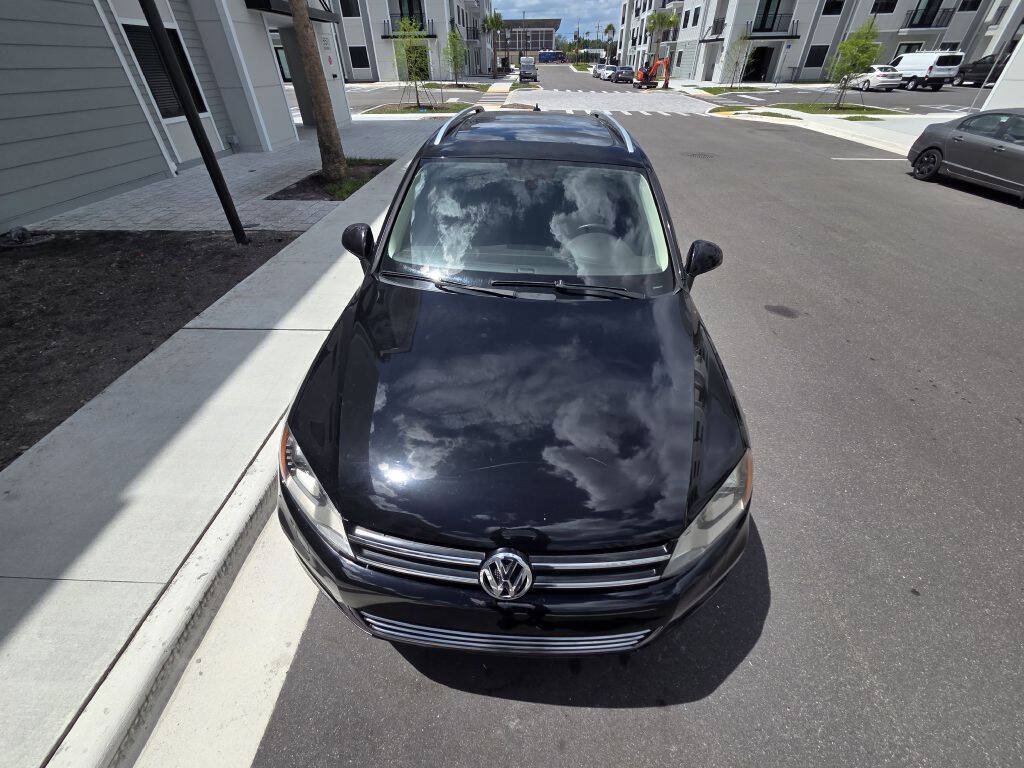 Used 2011 Volkswagen Touareg VR6 AWD/4WD image 3