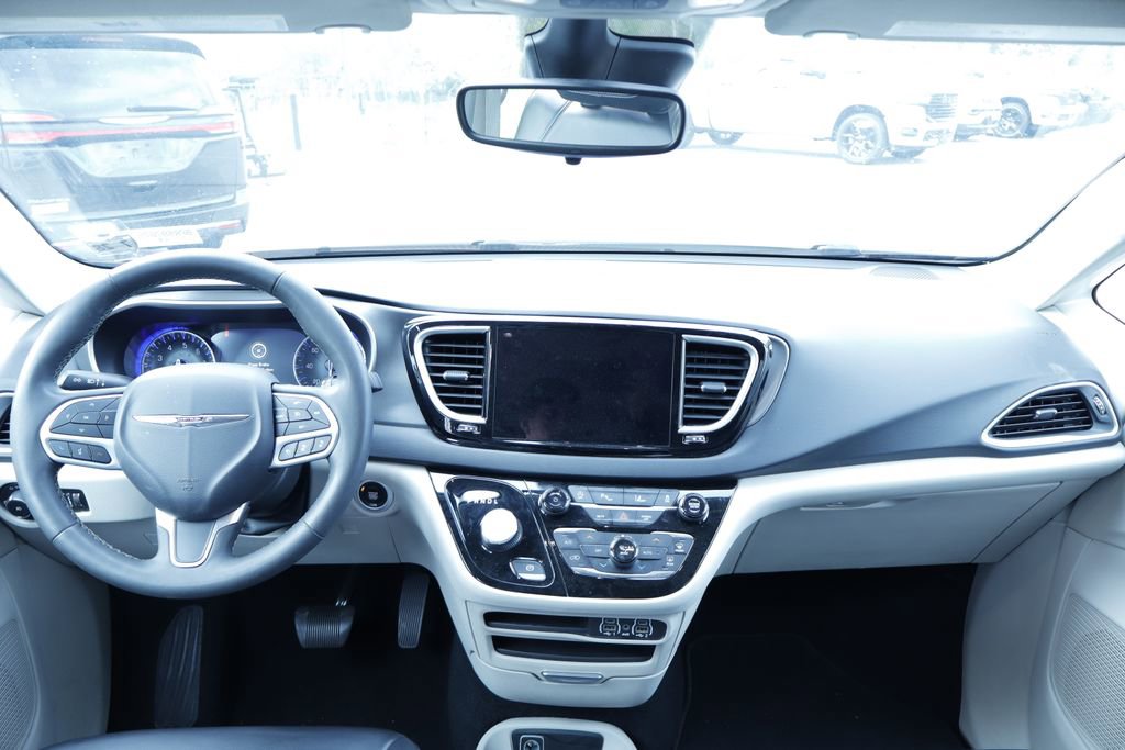 Certified 2023 Chrysler Pacifica Touring-L FWD image 20
