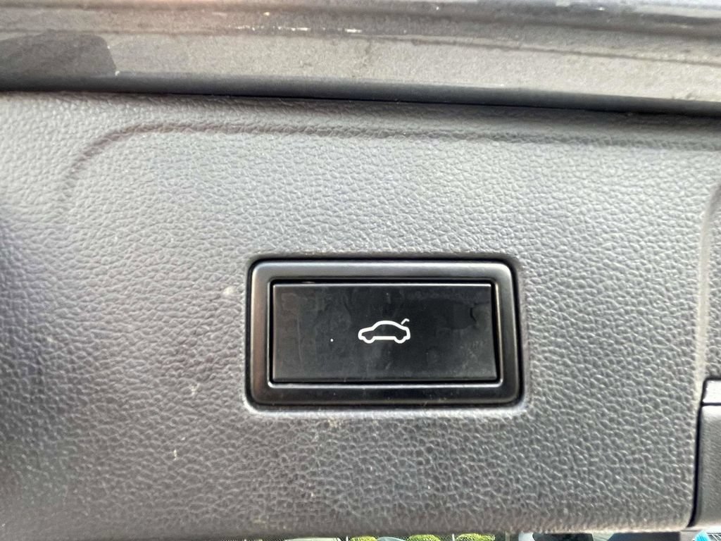 Used 2018 Volkswagen Atlas SE FWD image 12