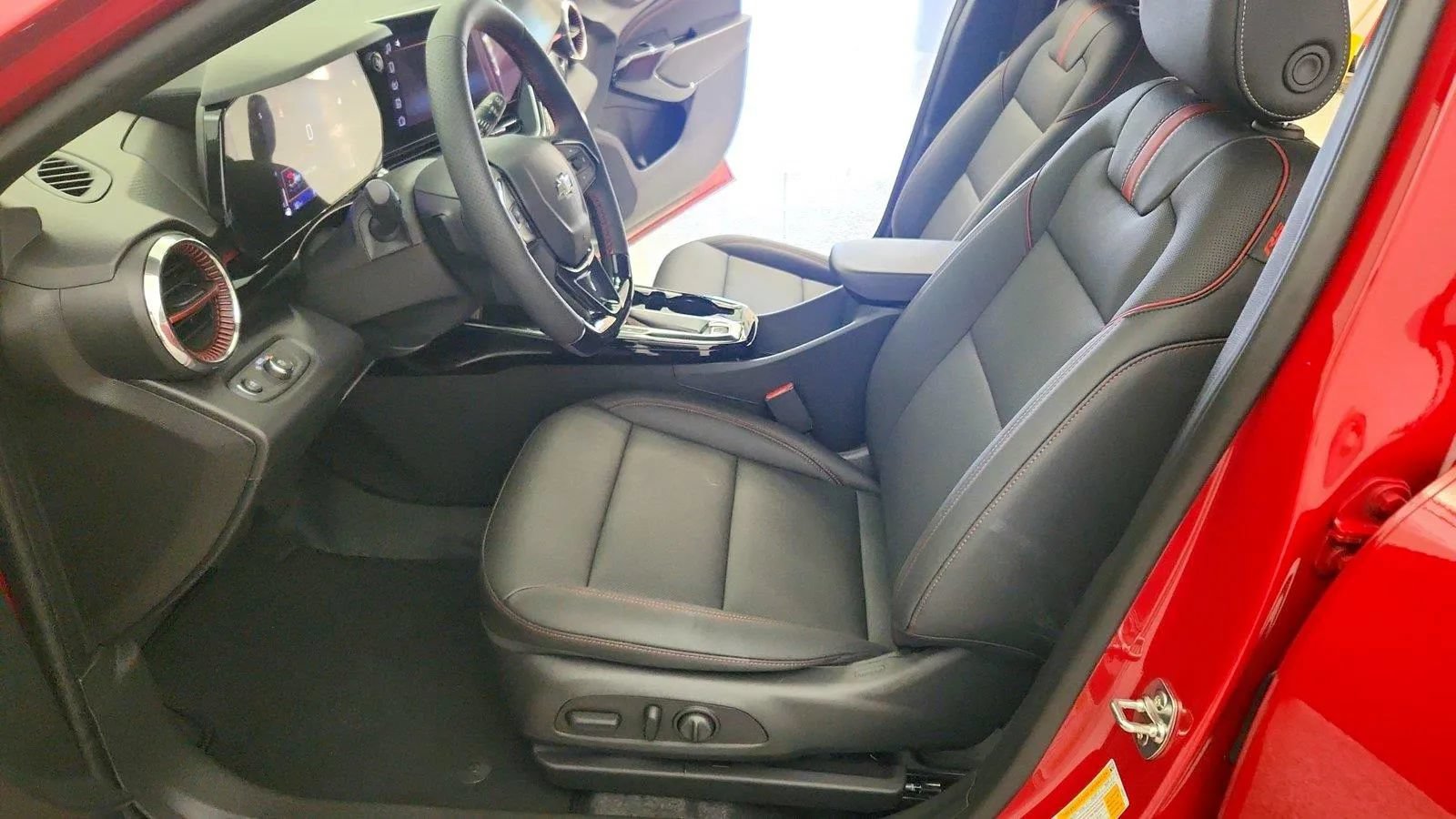 New 2026 Chevrolet Trax RS w/ Driver Confidence Package FWD image 15