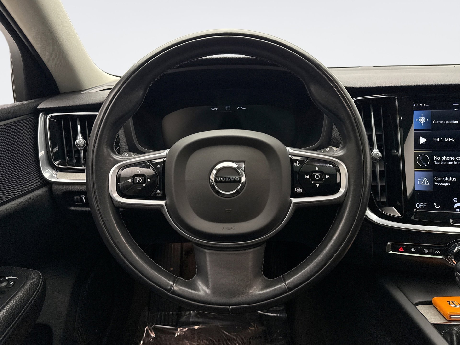 Used 2022 Volvo V60 T5 Cross Country image 12