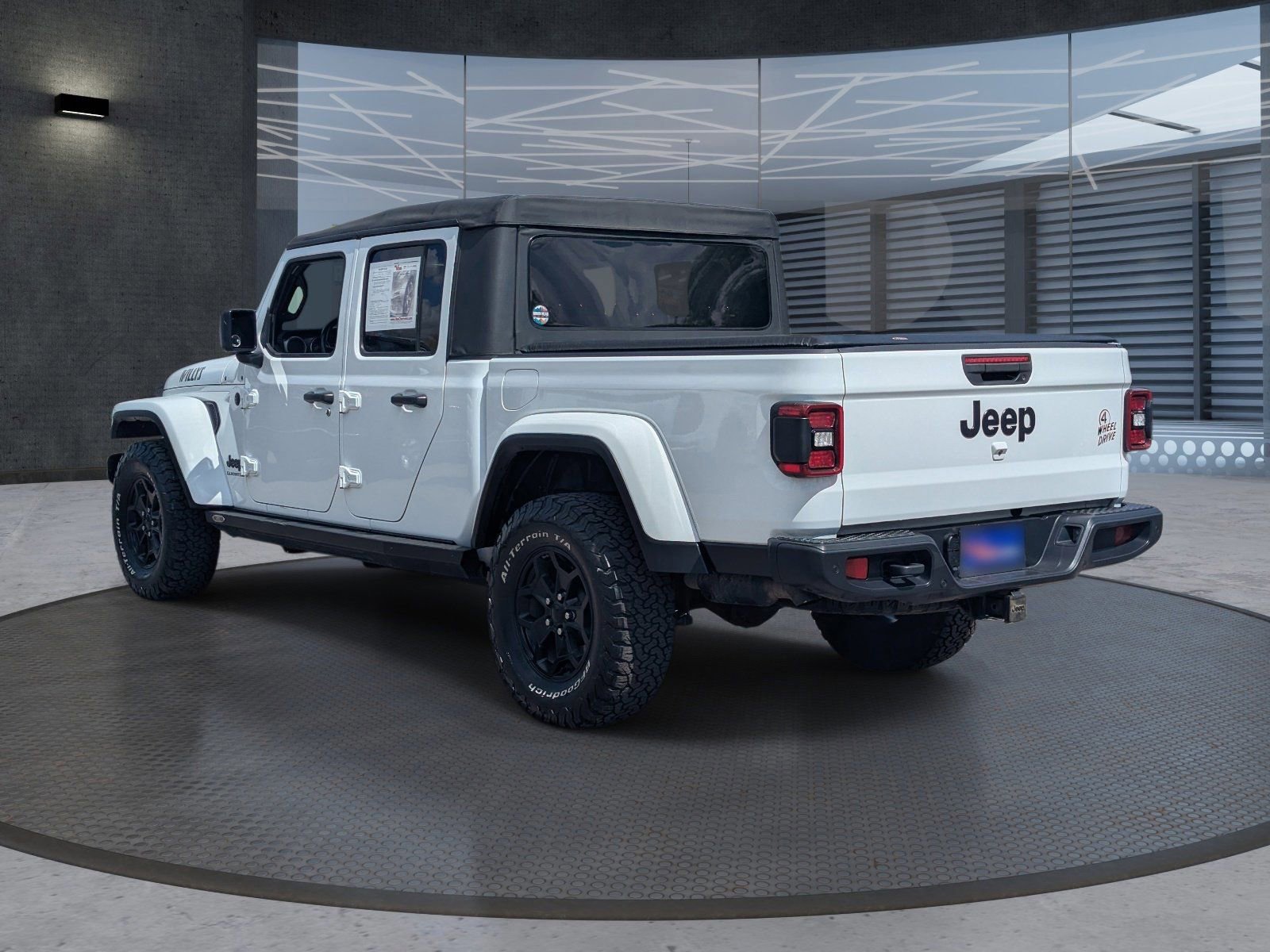 Used 2021 Jeep Gladiator Sport image 4