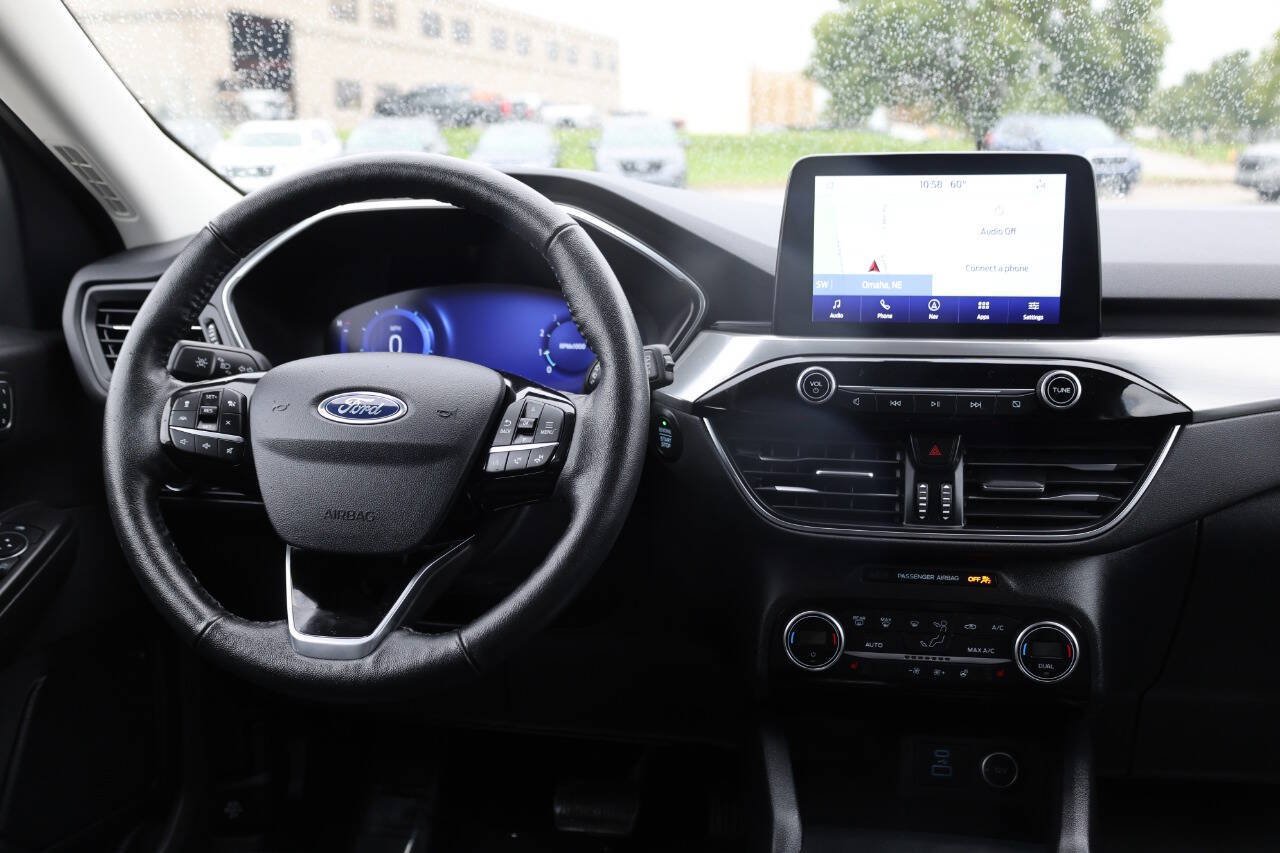 Used 2021 Ford Escape Titanium AWD/4WD image 24