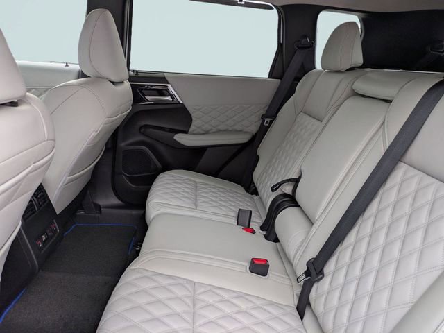 New 2025 Mitsubishi Outlander SEL image 17