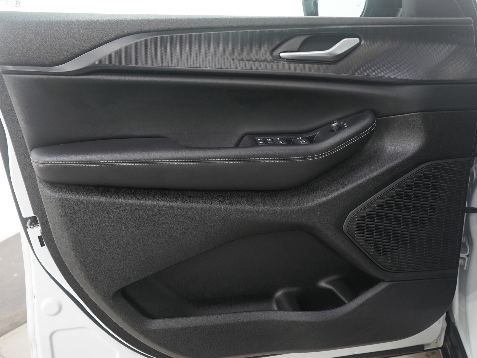 Used 2024 Jeep Grand Cherokee Altitude image 21