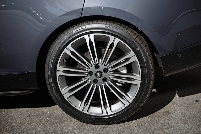 New 2025 Land Rover Range Rover SE image 8