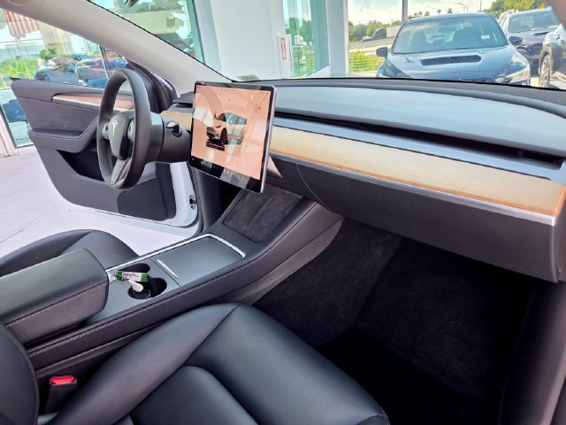 Used 2024 Tesla Model Y Long Range AWD/4WD image 25
