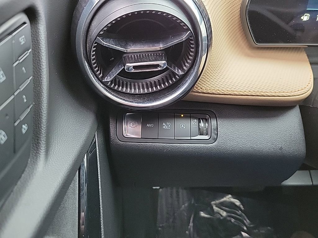 Used 2025 Chevrolet Equinox ACTIV w/ Convenience Package III image 26